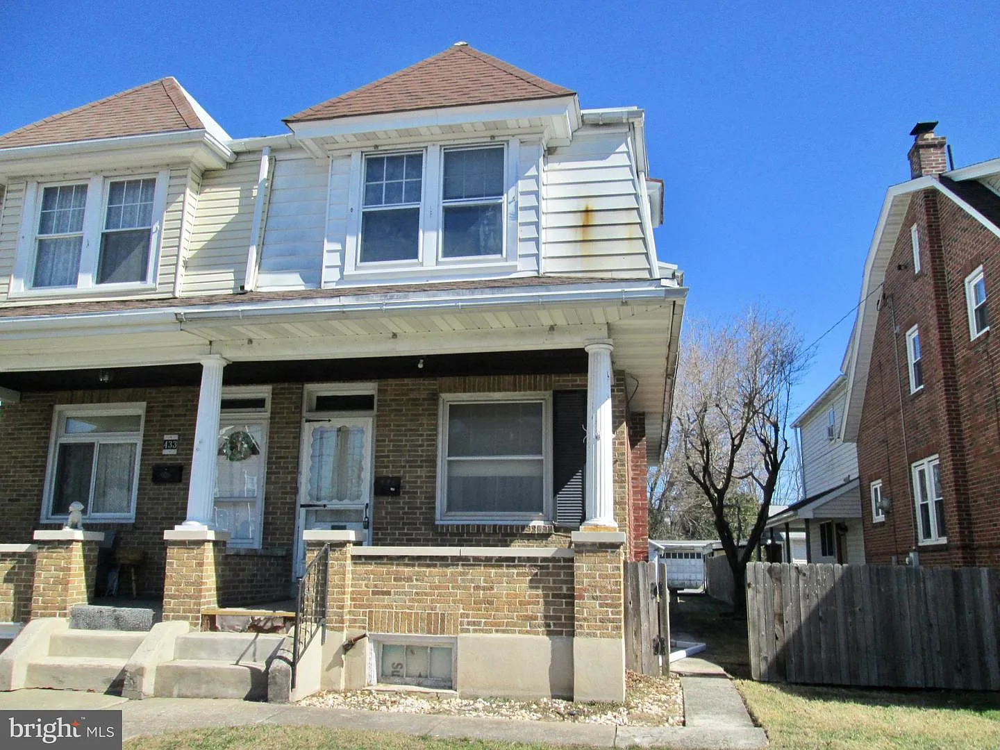 431 Raymond St photo 1