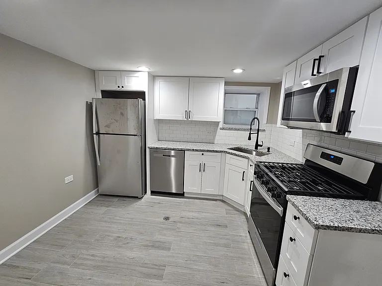 3069 N Haussen Ct #G — Photo 2