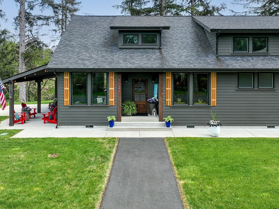 1st image of 1024 SW Pine Dr