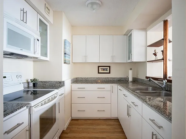 1477 Ashford Avenue Torre Del Mar #603 — Photo 5