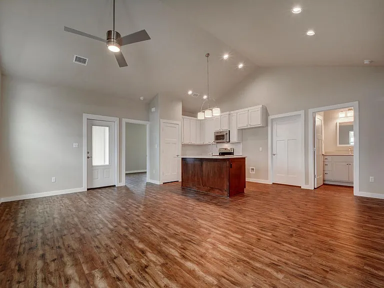 240 Rose Dr — Photo 5