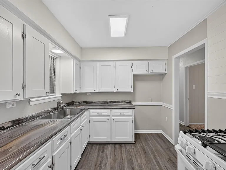 208 D St — Photo 4