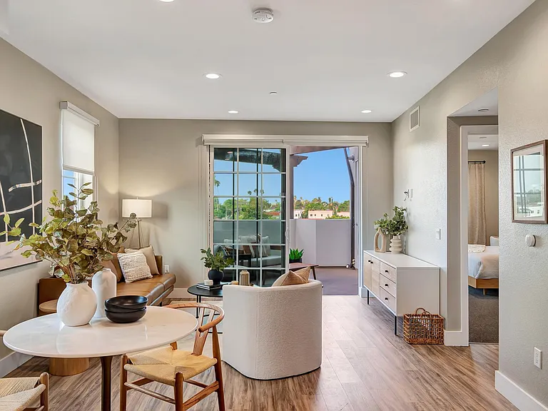 LaBrea & 12th Apartments — Photo 30