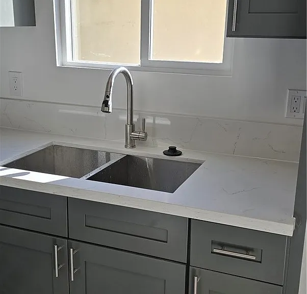 1428 E 54th St #2 — Photo 3