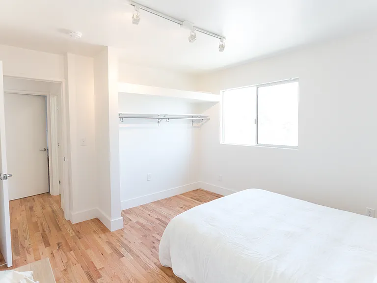 2703 Bellevue Ave #6 — Photo 3