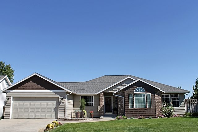 1st image of 925 SE Harvest Dr
