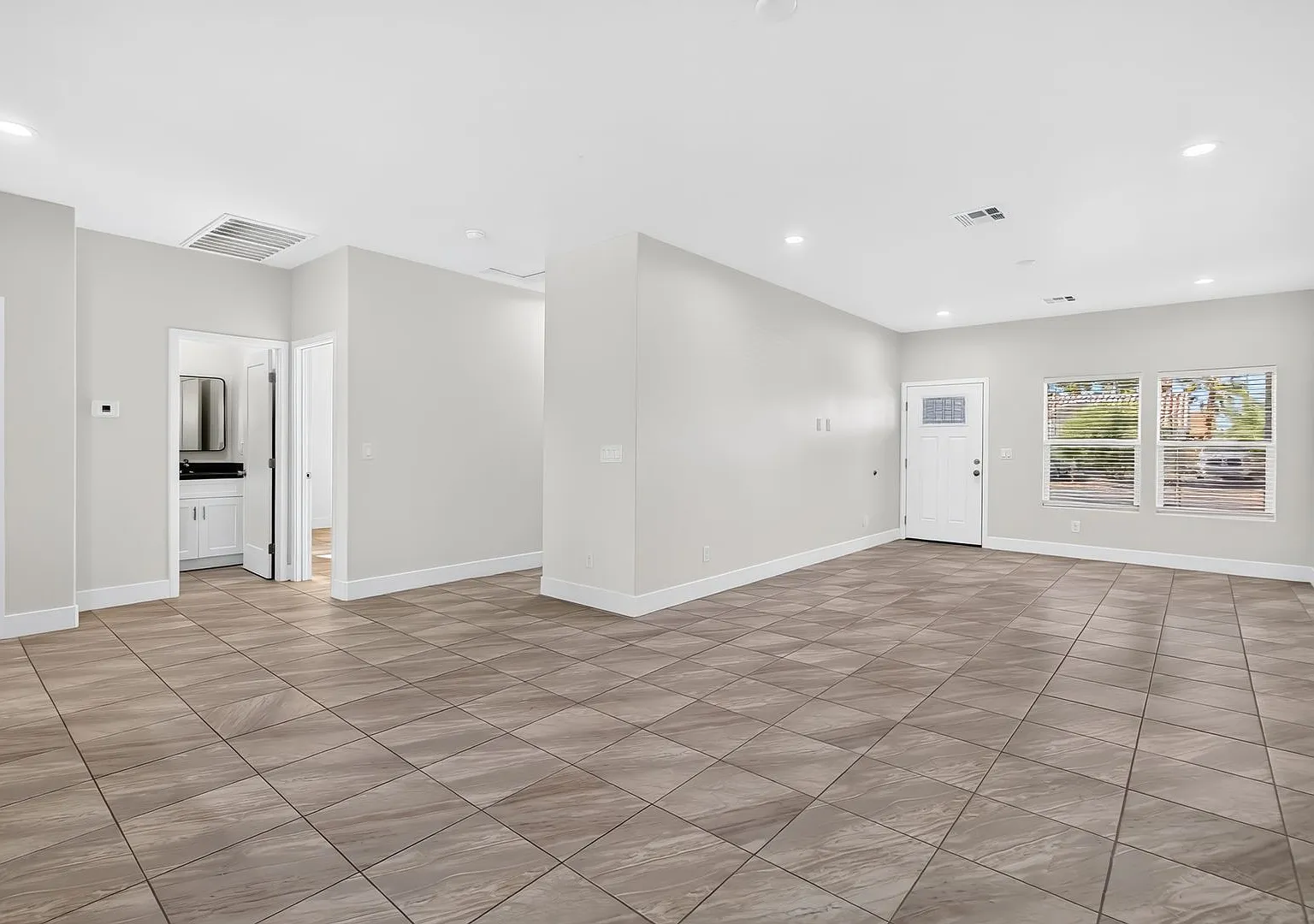 *No Hoa* No Carpet* Move-In Ready 3-Bedroom Single Story Home! — Photo 3