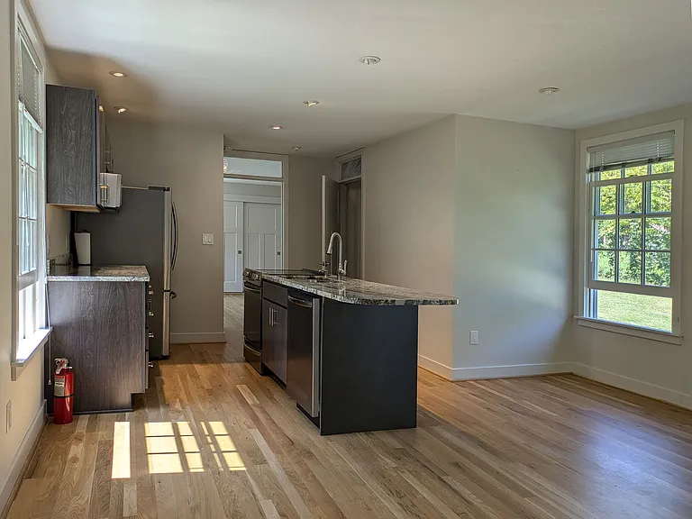 109 Martin St — Photo 4