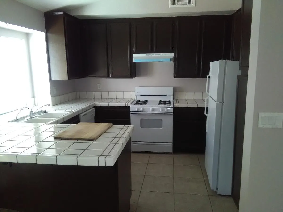 3 bed, 1444 sqft, $2,125 — Photo 2