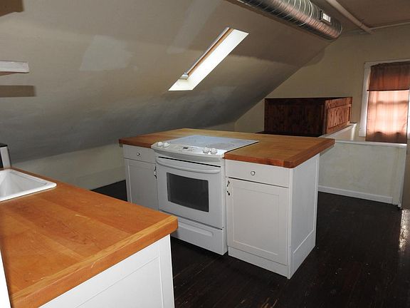 Kitchen Stove and Island