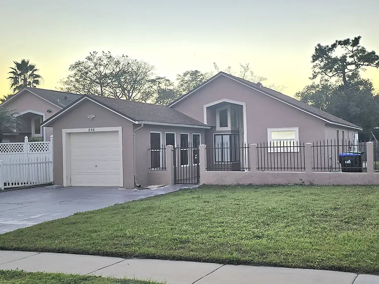 846 Grenadier Dr — Photo 1