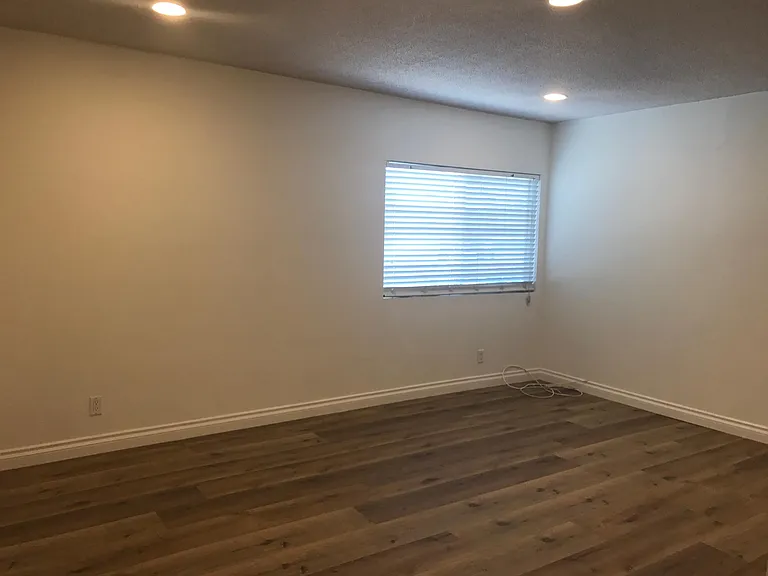 11471 Oxnard St #5 — Photo 21