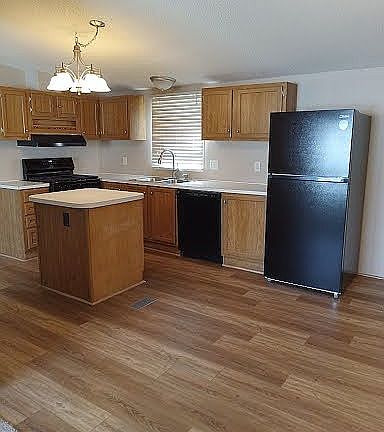 New Paint & Flooring.