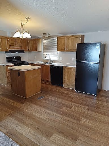 New Paint & Flooring.
