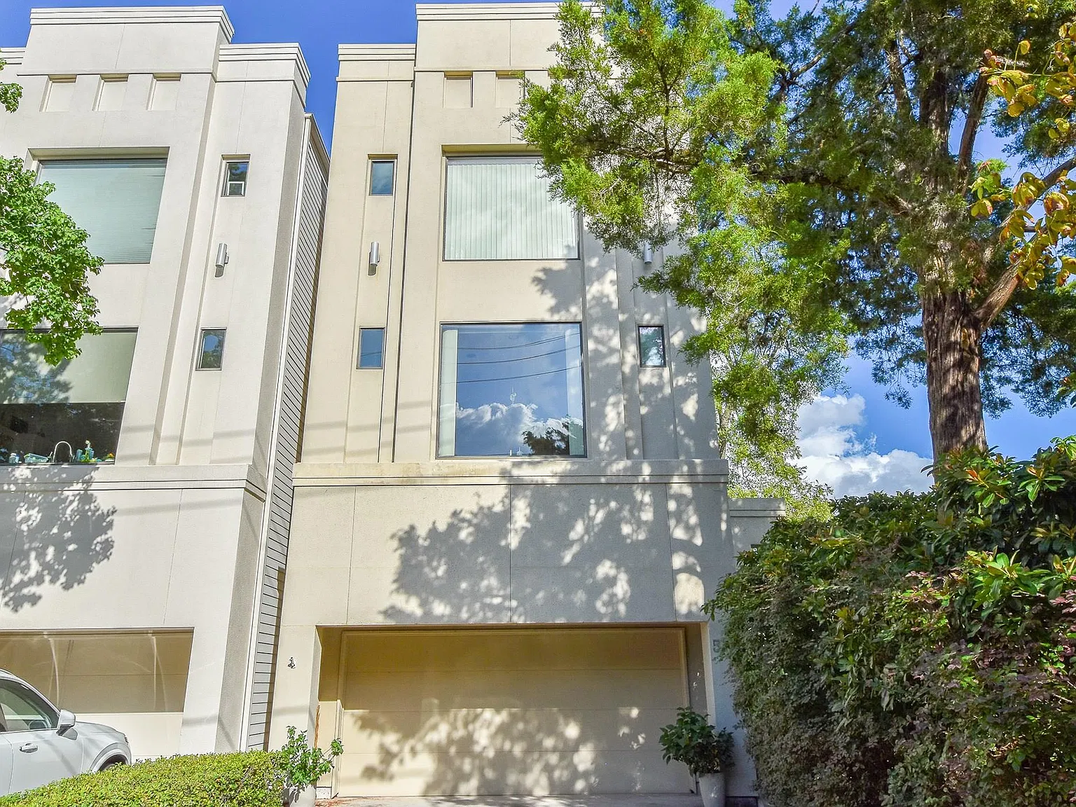 3 bed, 3.5 bath, 2576 sqft, $3,500 — Photo 1