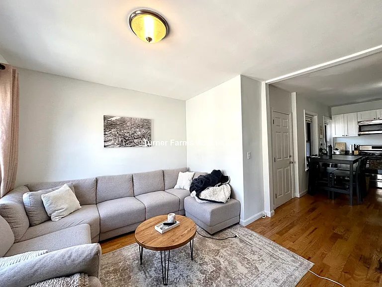 914 Dorchester Ave — Photo 2