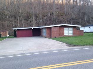 447 Midway Rd, Alum Creek, WV 25003
