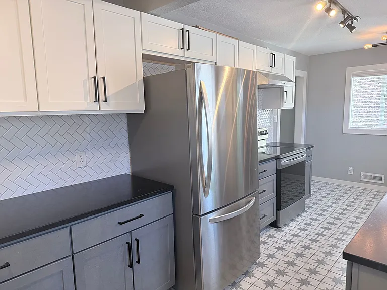 1141 E Madison St — Photo 16