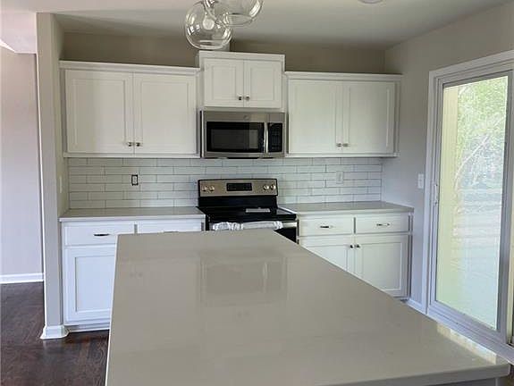 3rd image of 626 Austin Dr NW