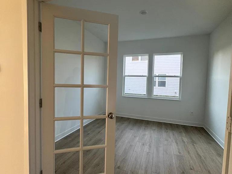 7586 Fallsworth Dr — Photo 12