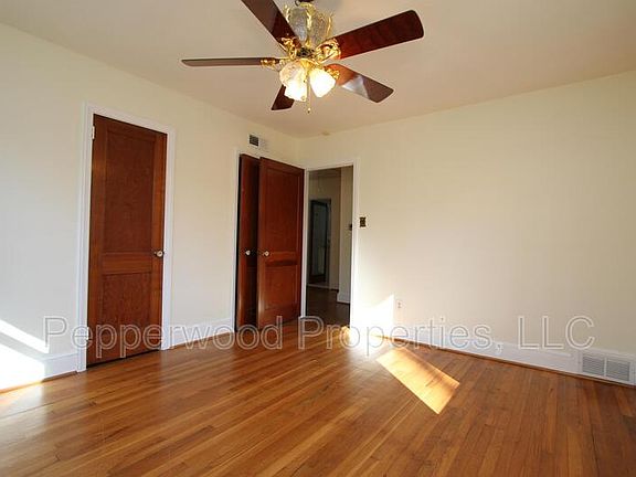 5th image of 327 N Park Dr