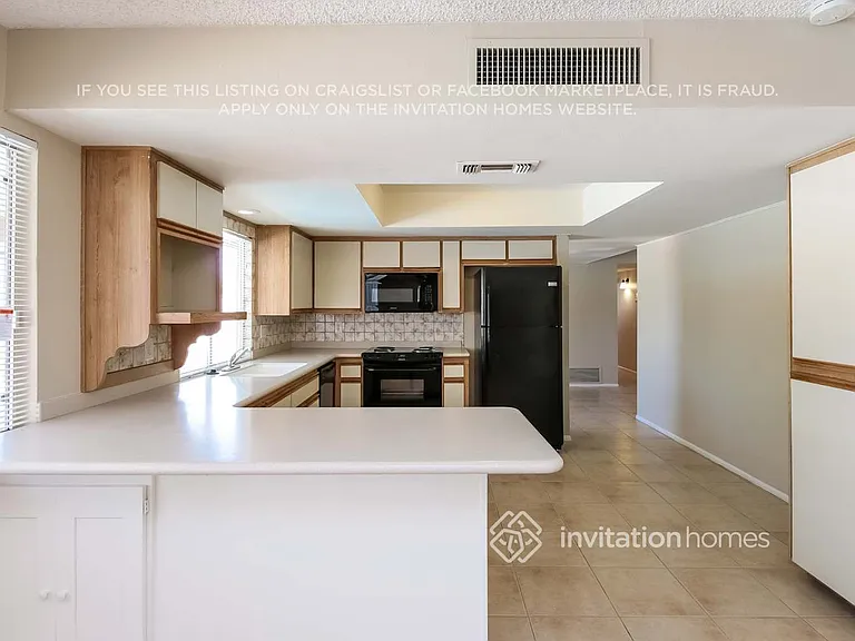12042 N 28th Pl — Photo 7