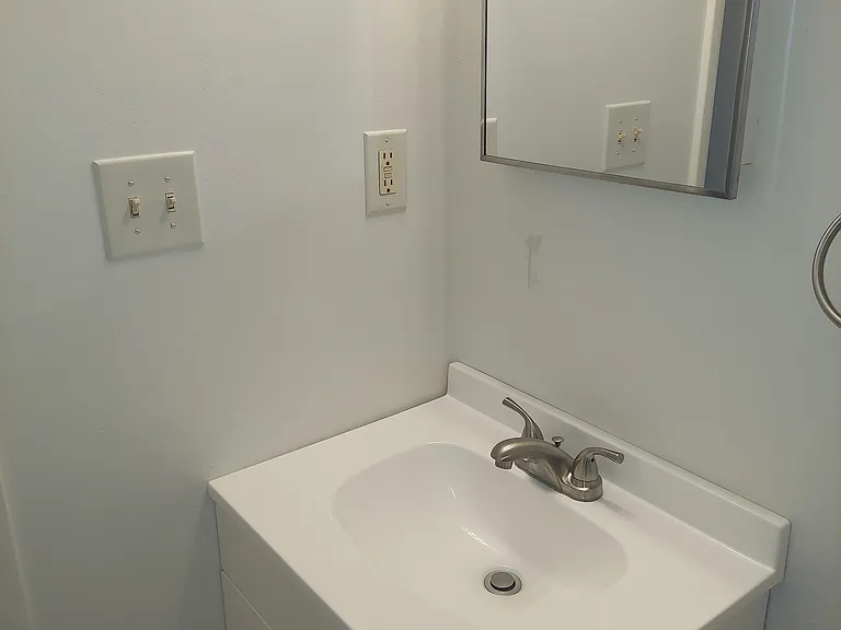 Creston Apts — Photo 3