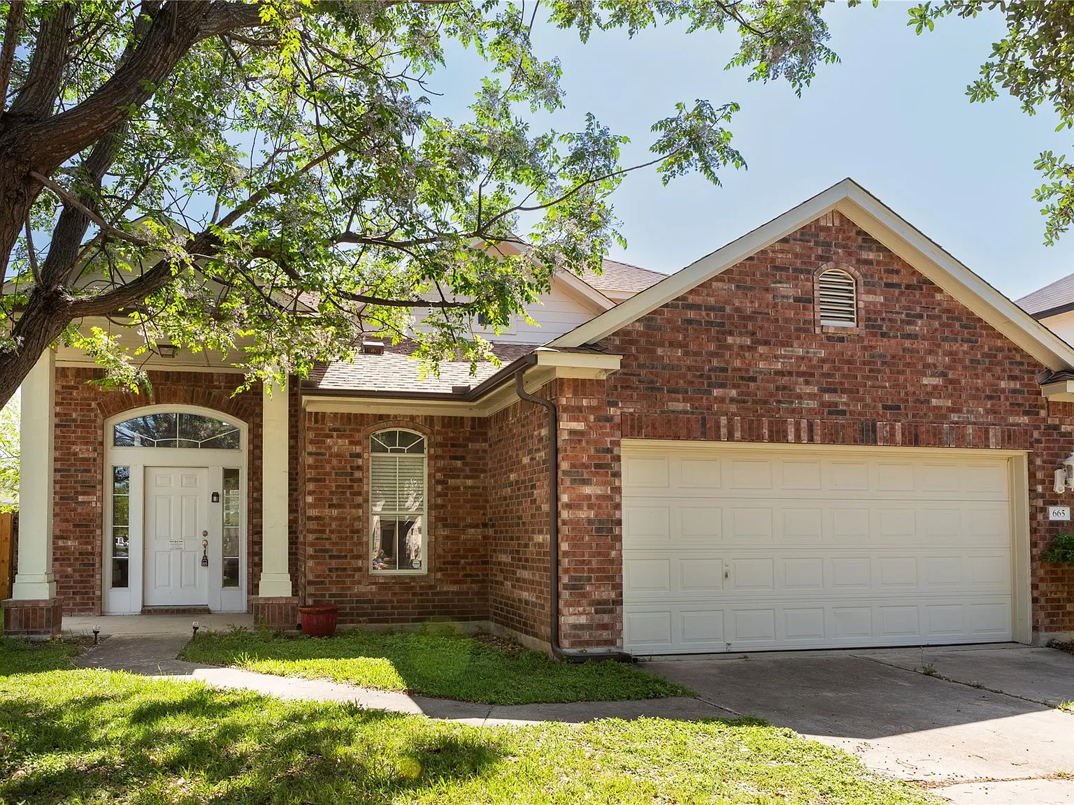 3 bed, 2.5 bath, 2176 sqft, $2,150 — Photo 1