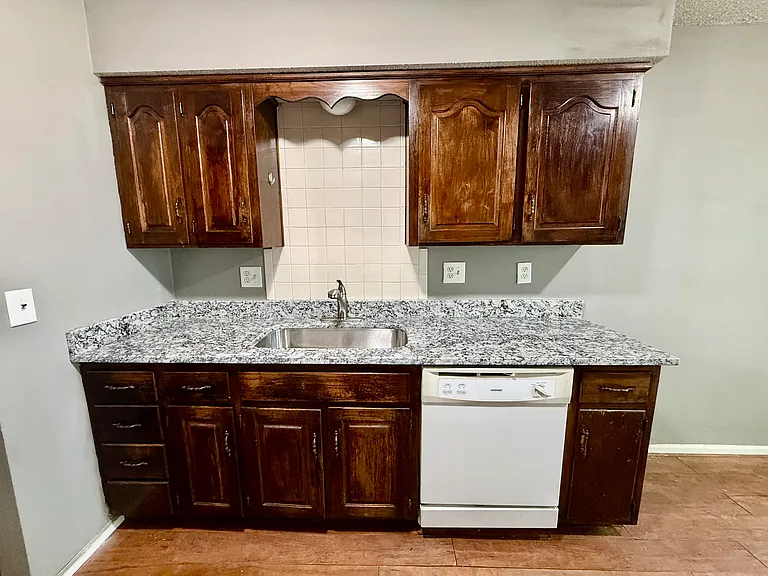 317 NW Highland Ln — Photo 9