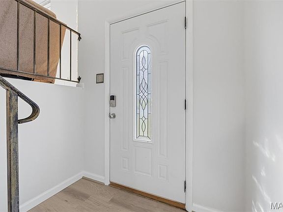 3rd image of 809 Ron Dr