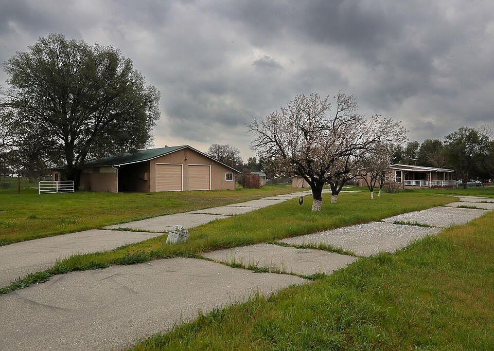 1st image of 19533 Gas Point Rd