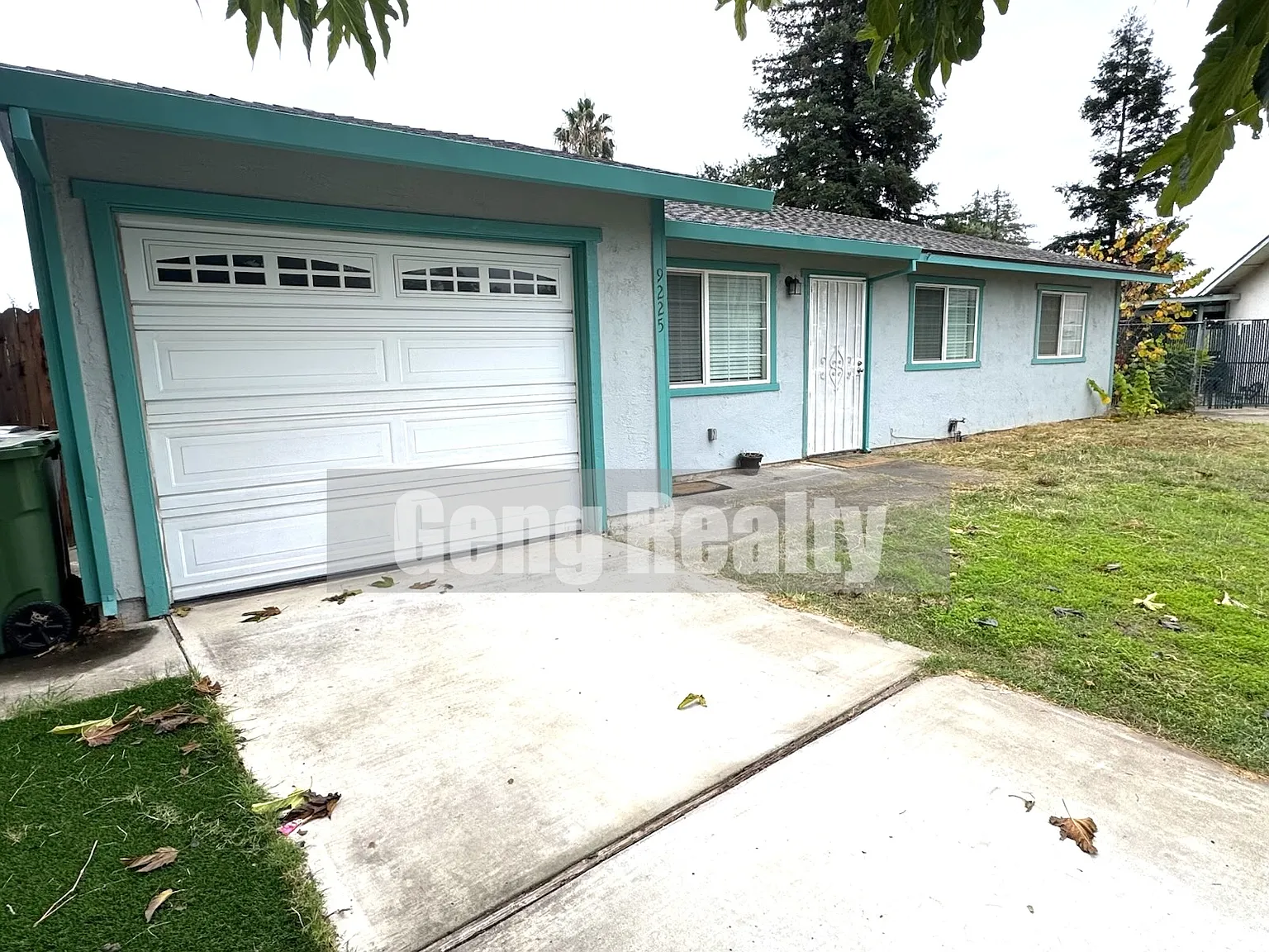 3 bed, 1080 sqft, $2,120 — Photo 2