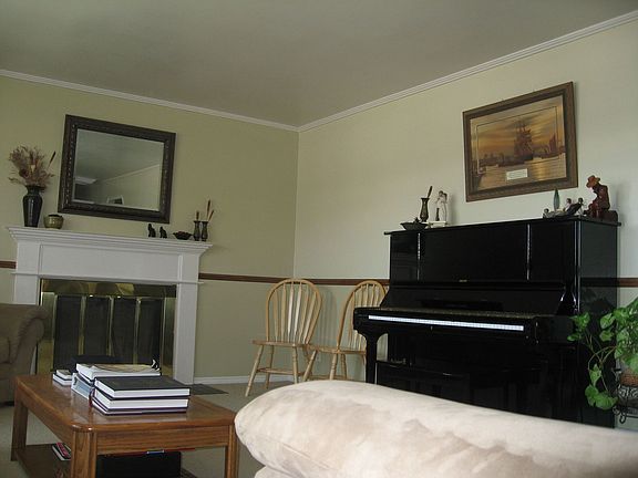 Fire place / Mantle (up)