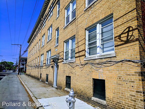 4th image of 800 N Sheppard St APT 8