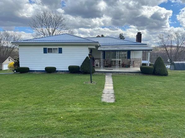 4284 Maple St, Hawthorn, PA 16230