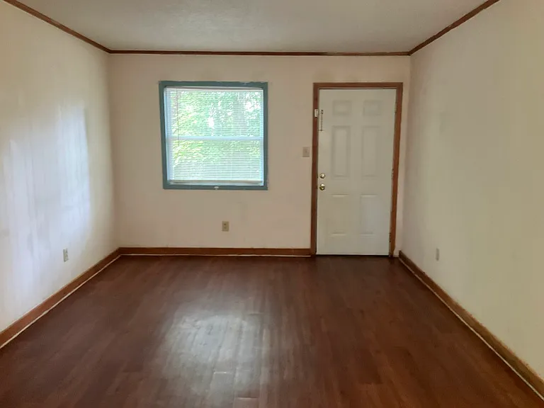 2 bed, 830 sqft, $700 — Photo 2