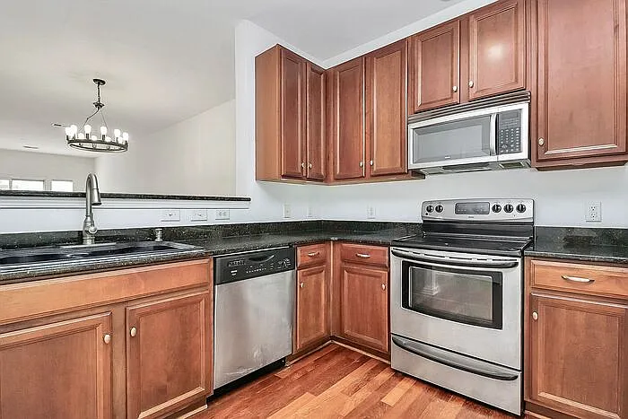 525 Donatello Ave #525 — Photo 12