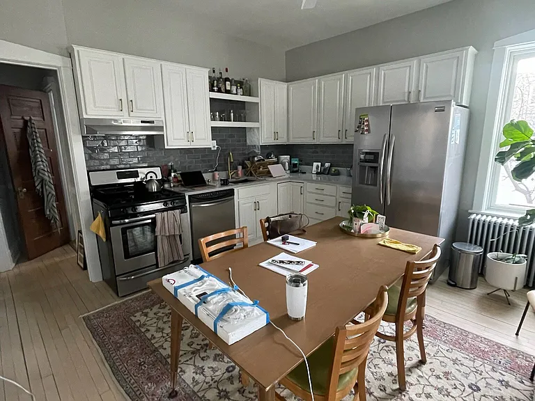 1930 N Fairfield Ave #1R — Photo 2