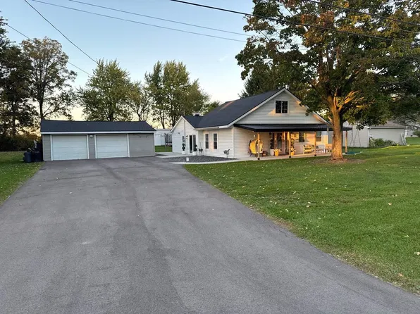 9298 Crafton Dr, Swartz Creek, MI 48473