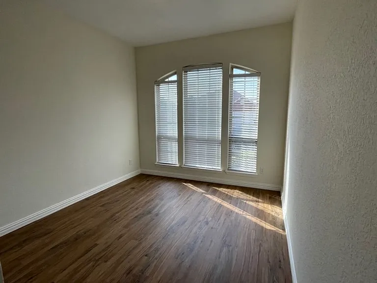 1601 White Willow Ln — Photo 12
