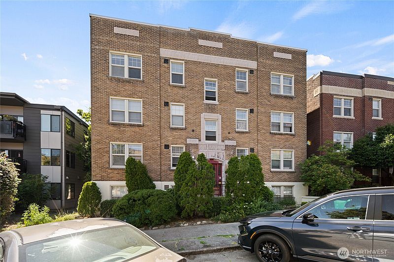 3rd image of 625 4th Avenue W