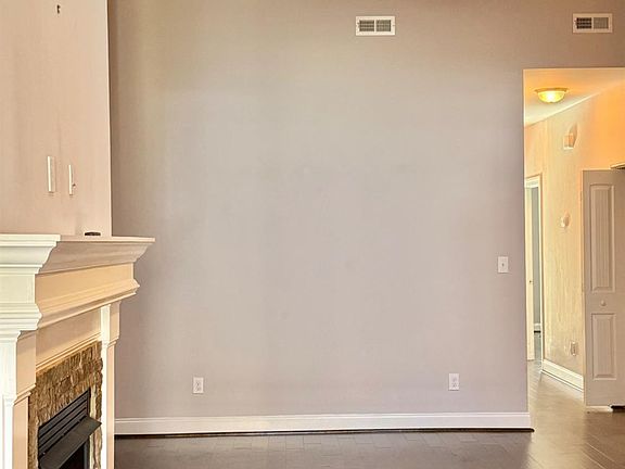 3rd image of 211 Bella Ct