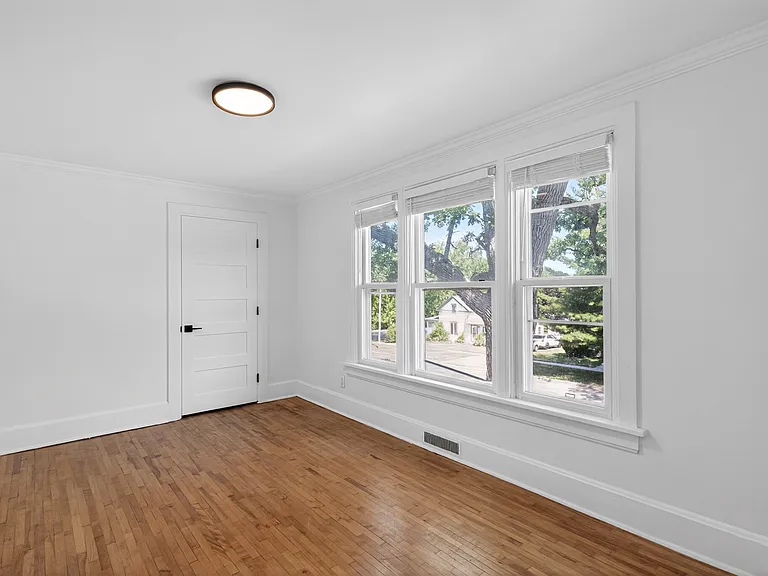 408 E Geneva St — Photo 21