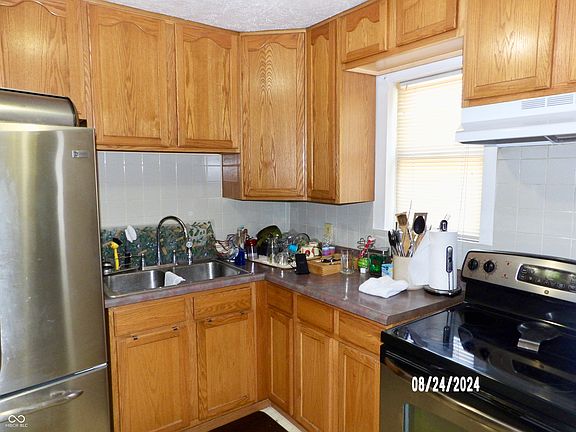 2nd image of 1524 Herschell Ave