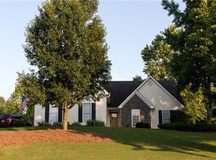 6113 Devonshire Dr, Flowery Branch, GA 30542