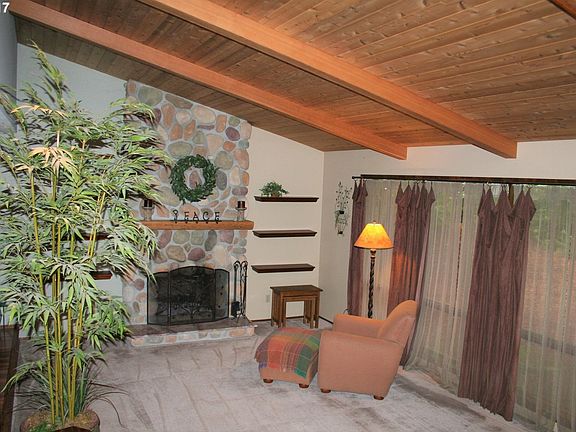 4th image of 9785 SW Ventura Ct