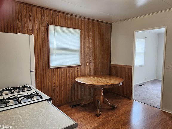 5th image of 1113 Desmont Dr
