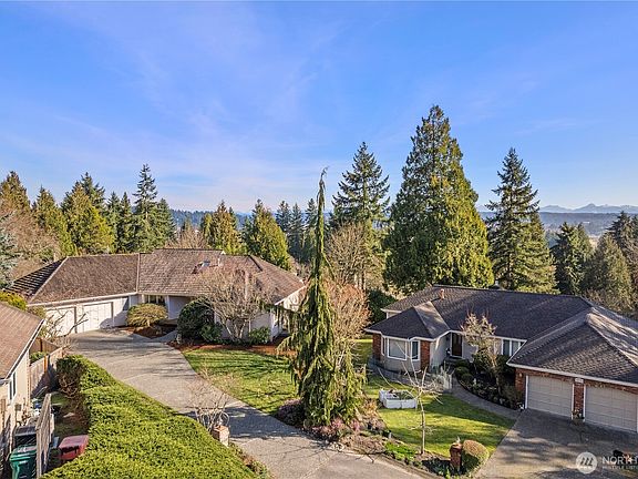 5th image of 15728 NE 61st Ct