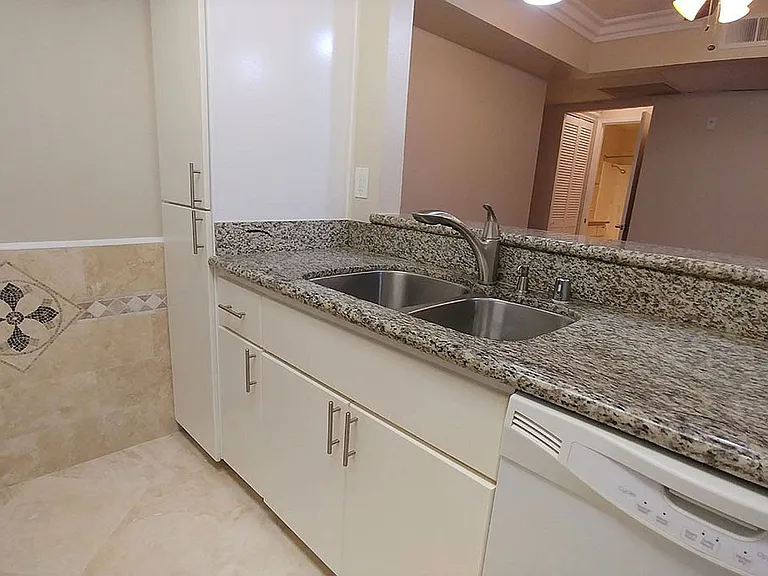 Villa De Adel Apts — Photo 179