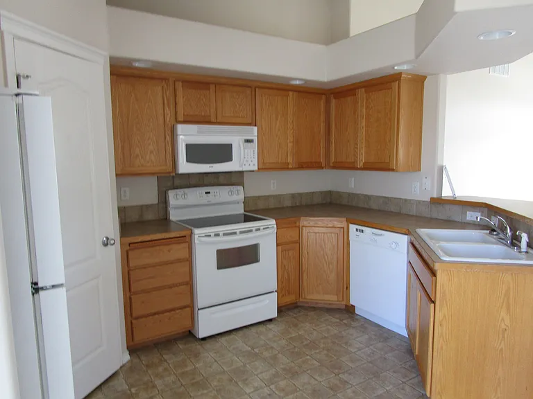 11752 W Tahiti St — Photo 7